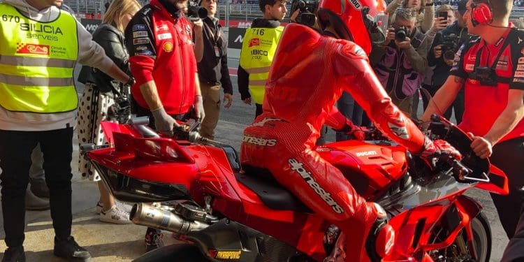 Davide Tardozzi revela as primeiras impressões de Marc Márquez com a nova Ducati: ‘É muito mais fácil curvar’