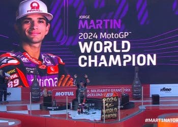 Vídeo: Jorge Mart1nator a partir tudo nas celebrações do título, literalmente