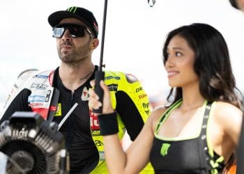 Andrea Iannone não sabe se vai estar no último GP da época… mas está disponível