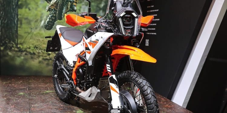 KTM 390 Adventure R 2025: Inspirada nos ralis esta é uma máquina infernal e concebida para a aventura