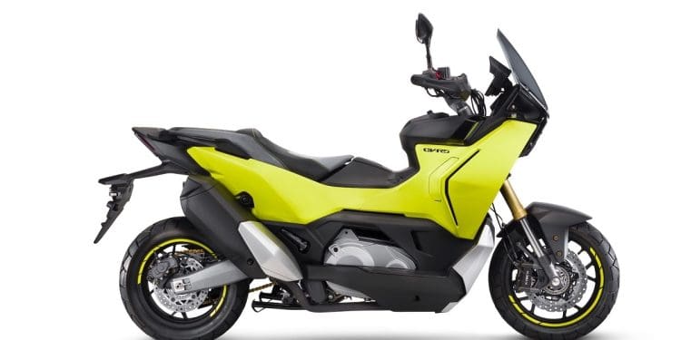 Kymco estreia-se nas maxi scooters de aventura com a nova CV-R5