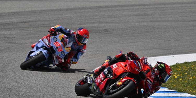 Carlos Checa espera Pecco Bagnaia e Marc Márquez em destaque no próximo ano: ‘Vai ser um campeonato a dois’