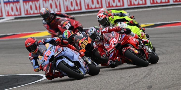 Sem ordens de equipa Márquez e Bastianini podem ser chave na luta pelo título, e Davide Tardozzi só pediu para ‘não fazerem parvoíces’