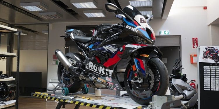 BMW M 1000 RR M Competition em versão muito limitada com honras do campeão Toprak Razgatlioglu