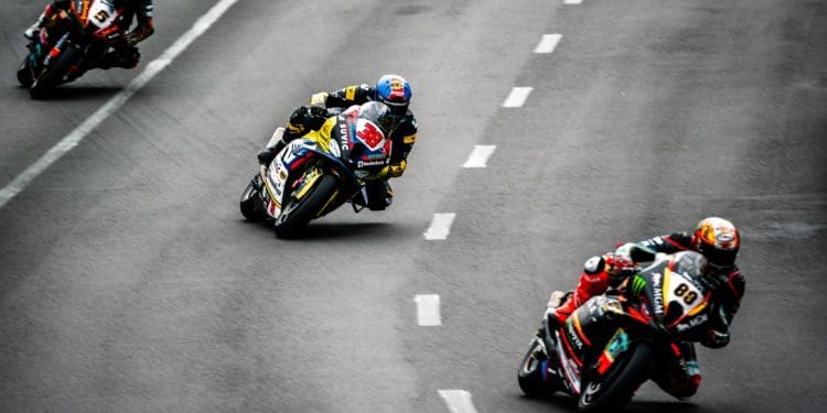 BMW M 1000 RR dominou em Macau num fim de semana atípico