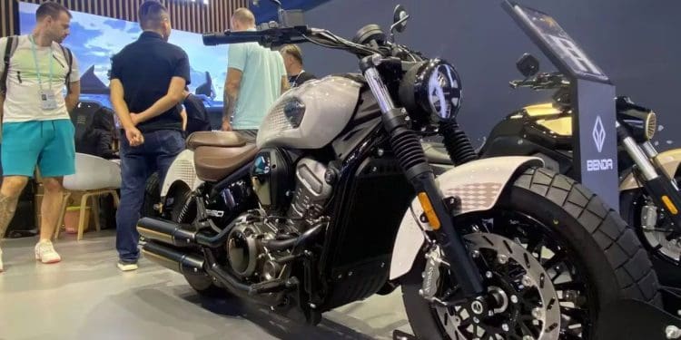 Benda lança Cruiser Dark Flag 950 V-4 e chega à Europa