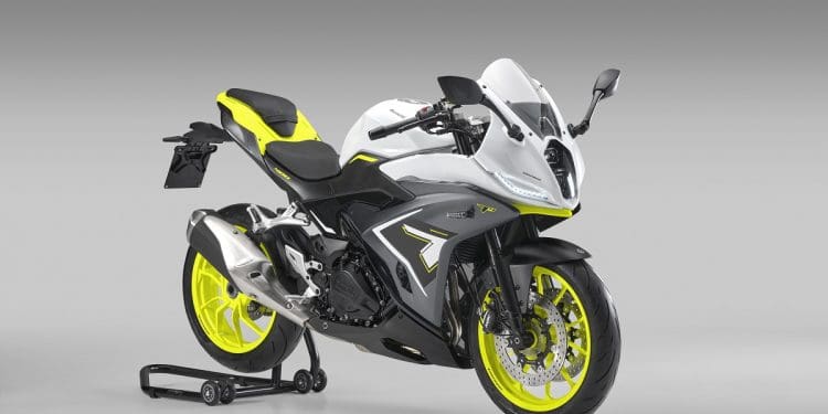 Benelli Tornado 400 renovada: Supersport compacta com soluções exclusivas