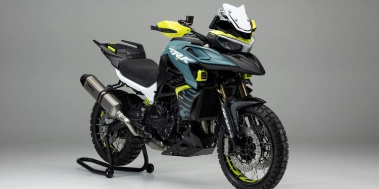Benelli revela a inovadora TRK 902 Xplorer na EICMA