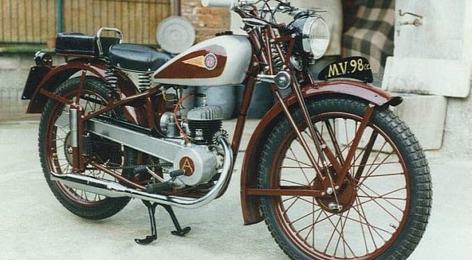 MV Agusta 98 Turismo: O início no pós-guerra