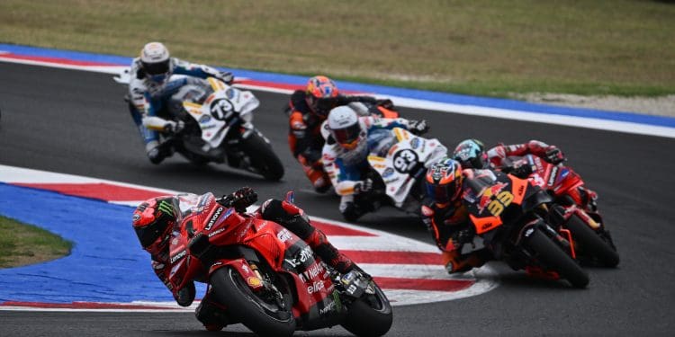 Livio Suppo ‘preocupado’: ‘O Mundial está a tornar-se numa questão da Ducati e nada mais; KTM e Honda não aproveitaram as oportunidades’