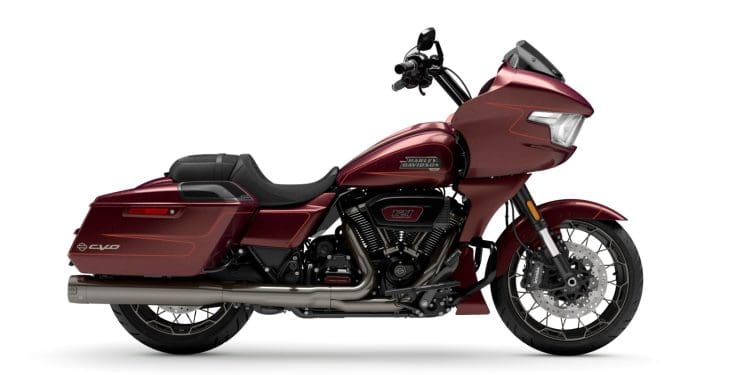 Harley-Davidson CVO Road Glide, o tamanho e peso surpreende, mas são quase 425 kg de muita qualidade