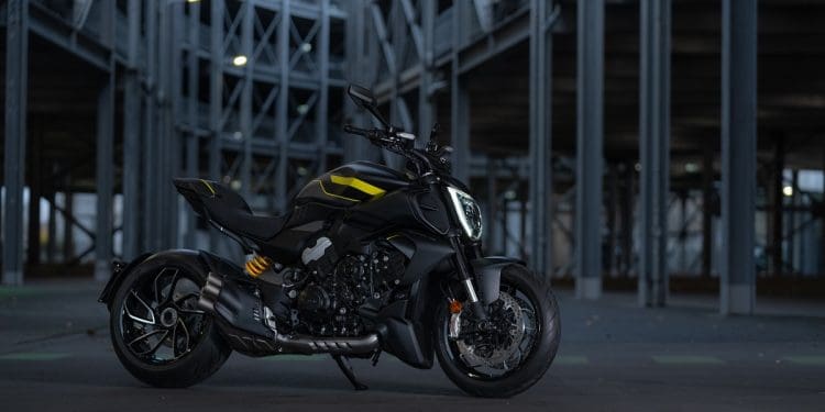 Black Roadster, nova decoração para a Ducati Diavel V4 em 2025