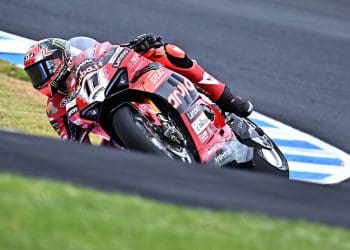Nicolò Bulega «pisca o olho» a teste no MotoGP já em 2025