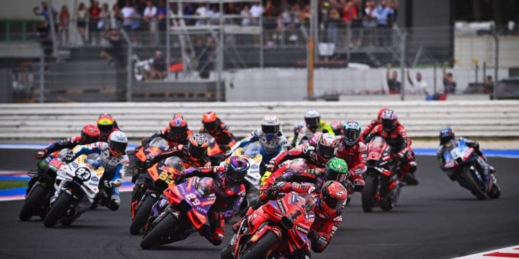 ‘No próximo ano já não vai haver um domínio da Ducati’ – Carlos Ezpeleta