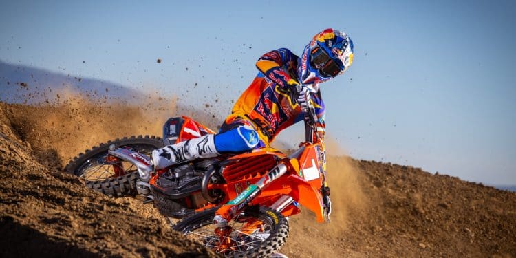 Vídeo: KTM a postos para atacar o SuperMotocross em 2025