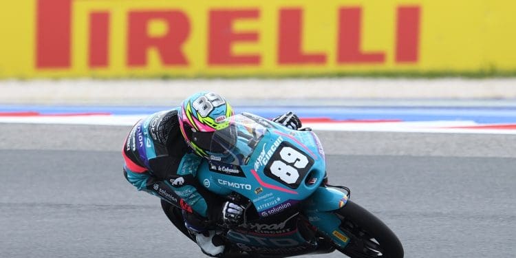 Marcos Uriarte fecha pelotão do Moto3 para 2025