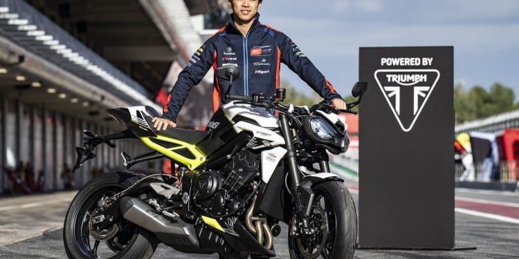 Ai Ogura arrebatou Triumph Triple Trophy e leva para casa moto especial