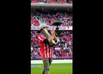 Vídeos: De arrepiar, Jorge Martín homenageado pelo Atlético de Madrid
