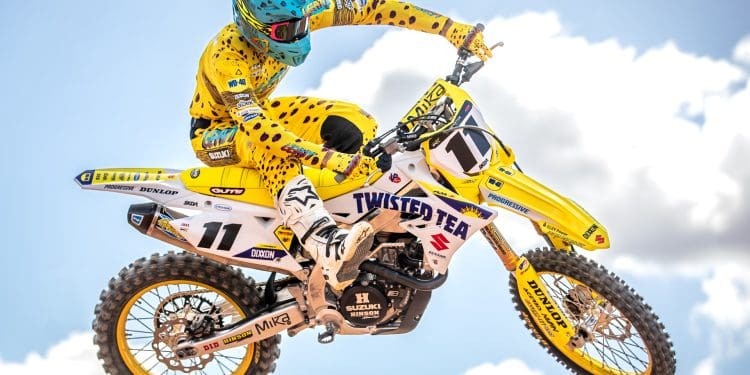 Suzuki apresenta equipa para Supercross 2025 com Ken Roczen, Colt Nichols e Kyle Chisholm