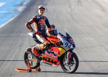 Rookie no Moto3 em 2025 partiu as duas pernas