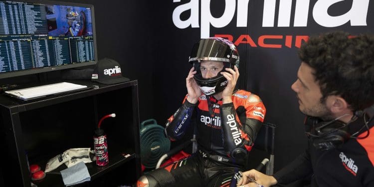 Aprilia mantém Lorenzo Savadori como piloto de testes no MotoGP até 2026
