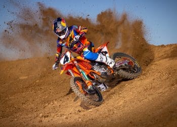 KTM 450 SX-F e 250 SX-F Factory Editions para 2025: Inspiradas pela competição e prontas a vencer