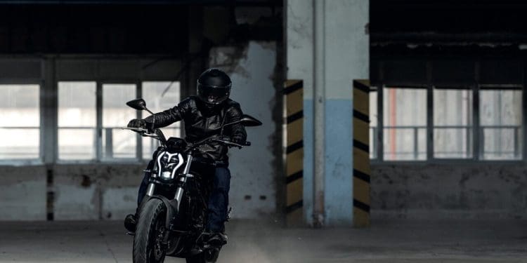 Ousadia e potência, conheça a Benelli 502C ao pormenor