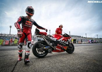 ‘O Acosta não se vê como atleta mas sim como piloto de motos; Ele não quer correr uma maratona ou ser ciclista’ – Paul Trevathan