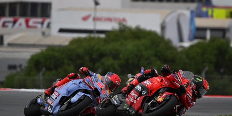 ‘As pessoas acreditam que Bagnaia é forte mas não «super campeão»; Como mudar isso? Ao bater Márquez em 2025’ – Livio Suppo