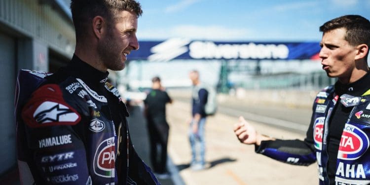 Jonathan Rea admite que tem de ‘trabalhar em muitas coisas’ para melhorar com a Yamaha, mas que a equipa tem também evoluir