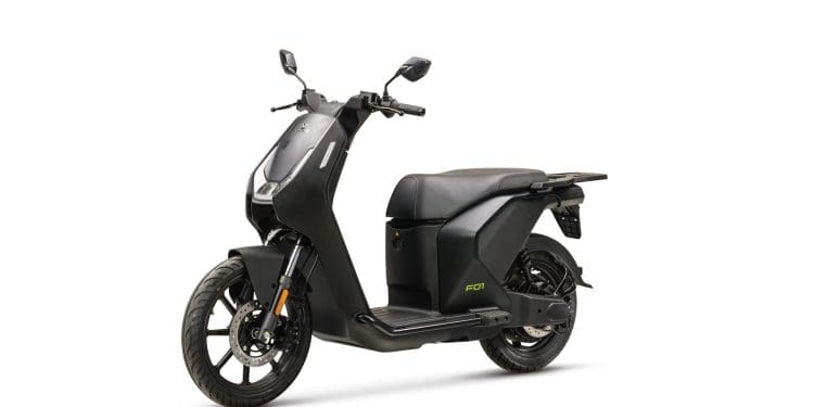VMoto F01: Eficiência e segurança elétrica com design minimalista
