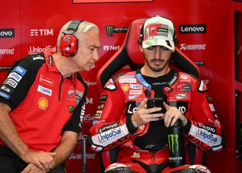 ‘Infelizmente o Bagnaia cometeu alguns erros, foram oito corridas com zero pontos, por isso não ganhou’ – Davide Tardozzi