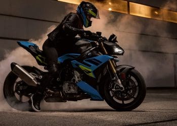 Vídeo: BMW S 1000 R, conheça esta máquina que une desempenho, inovação e versatilidade