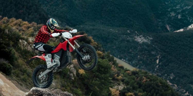 Stark Future revoluciona o mundo do Enduro com a VARG EX: Elétrica, potente, e em pré-encomenda
