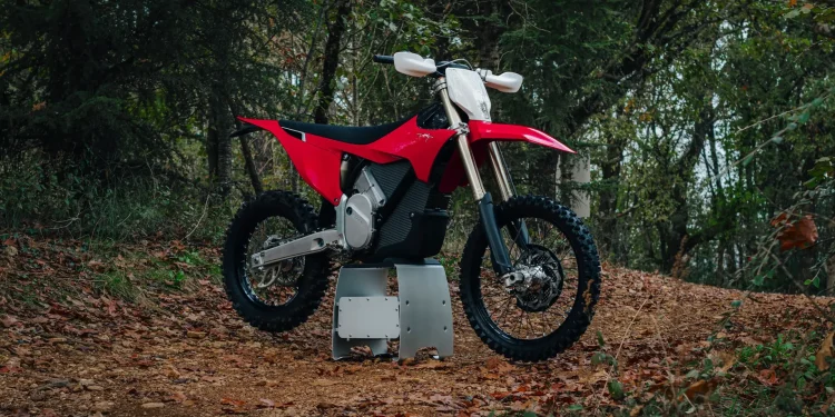 Stark Future revoluciona o mundo do Enduro com a VARG EX: Elétrica, potente, e em pré-encomenda