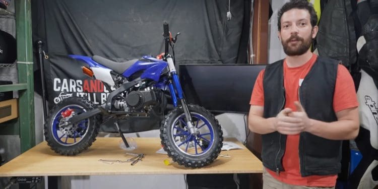 Será esta pit bike de menos de $300 a mais duvidosa do mercado? (Com vídeo)