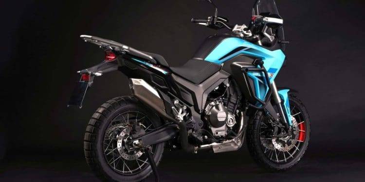 A moto de aventura de pequena cilindrada que pode marcar uma viragem no mercado: Conheça a T502X