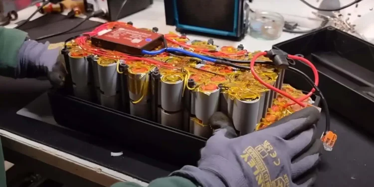 Lixo para uns, tesouro para outros testarem a genialidade: Vapes usados «alimentam» eBike