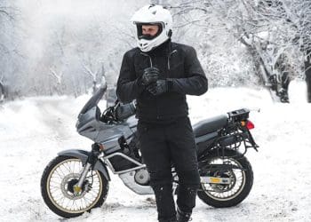 Protega-se! Equipamento essencial para motociclistas no Inverno