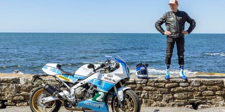 Yamaha XSR900 GP: Um tributo ao passado no festival Wheels & Waves – Christian Sarron