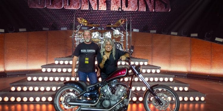 A Scout única da Indian para o baterista Mikkey Dee