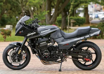 AC Sanctuary GPZ900R Ninja com nova versão TYPE-R