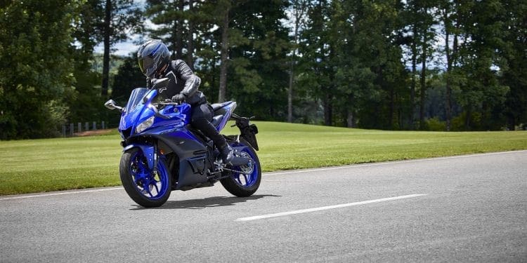 Desportivas MT-03 e R3 da Yamaha podem ficar ainda mais impressionantes em 2025