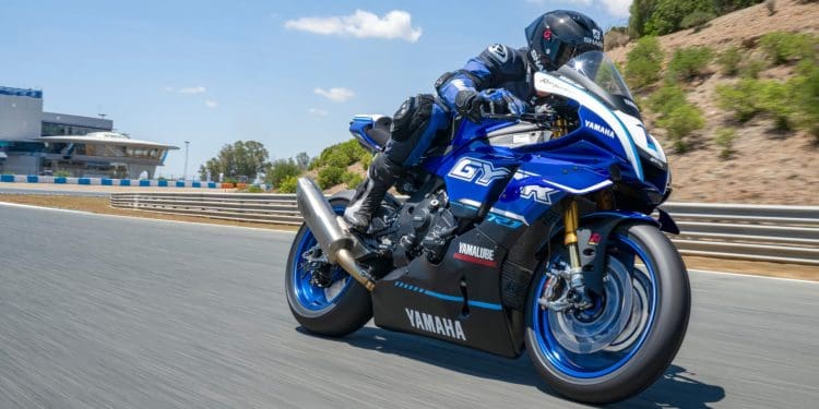 Yamaha R1 GYTR de 2025: A Superbike de competição chega às pistas
