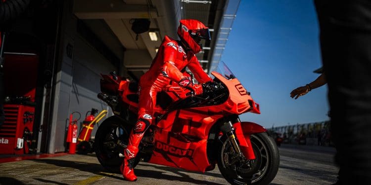 Marc Márquez já testa de Ducati e conheceu a nova Panigale V2