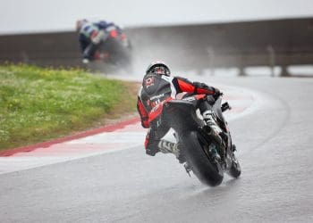 Alex Lowes liderou dia chuvoso de testes do WSBK em Portimão