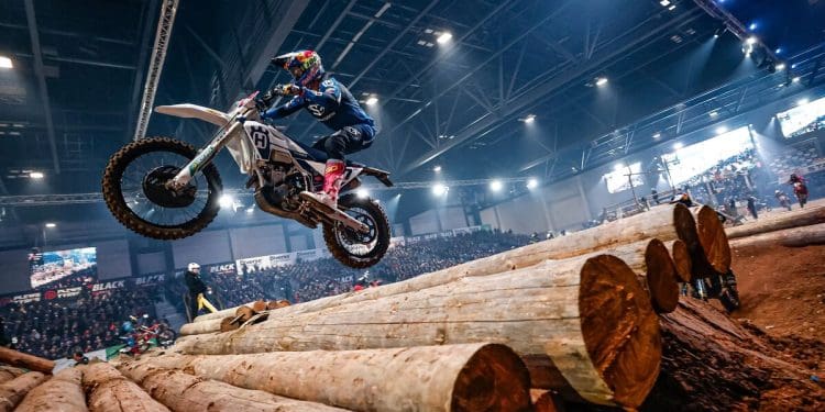 Billy Bolt domina completamente em Riesa e estende liderança no Mundial de SuperEnduro