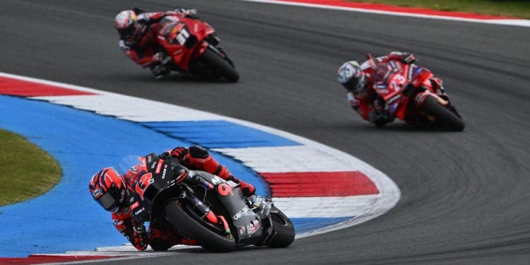 Pol Espargaró «analisa» nova dupla da Tech3: ‘O Viñales é apaixonado, anda sempre no limite; O Bastianini é o oposto, mais controlado’