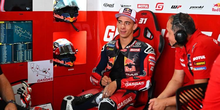 Paul Trevathan fala em ‘característica única’ no mundo em Pedro Acosta e como este traz paz e serenidade: ‘Profissionalismo excecional’