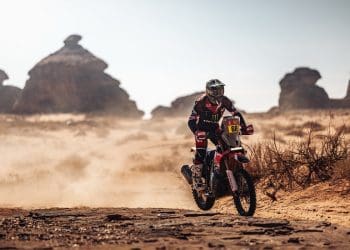 Tosha Schareina mantém-se na luta para ganhar o Dakar: ‘Não perdi demasiado tempo para os outros pilotos’